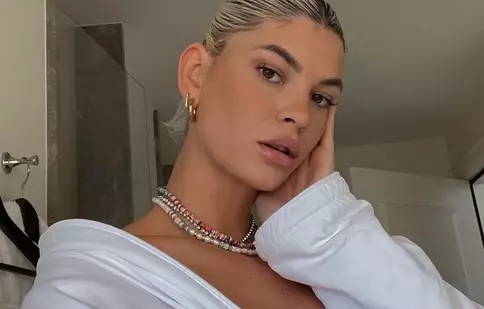 Cum arăta Laura Giurcanu în copilărie. Imagini inedite cu modelul care participă la America Express, sezonul 2