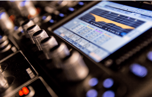 Arhitectură sonor - mixer audio și boxe pentru o atmosferă de neuitat