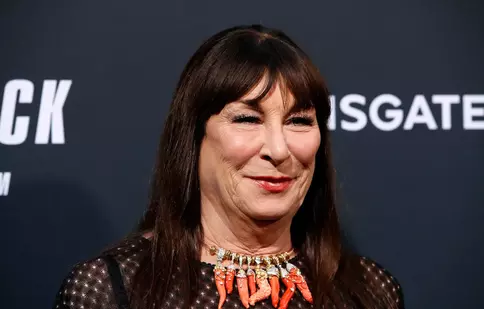Anjelica Huston revine pe micul ecran, în adaptarea unei opere marca Agatha Christie. Ce știm, deocamdată, despre noua producție
