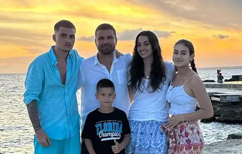 Adrian Mutu, fotografie de colecție alături de trei dintre copiii săi. Cum au reacționat fanii: „Tot ce ai nevoie”