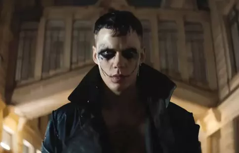 „The Crow: Iubire și răzbunare” creează controverse înainte de marea premieră. Ce nemulțumiri are Bill Skarsgård
