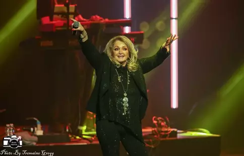 Bonnie Tyler a ieșit din comă, dar rămâne la terapie intensivă după o operație de urgență. Vești de ultimă oră despre artistă
