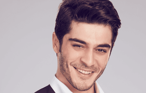Burak Deniz, Mert din serialul turcesc „Regina nopţii”, e dorit la Bollywood
