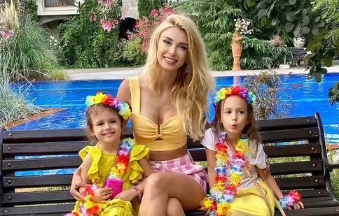 Andreea Bălan este o mamă exigentă. Ce reguli trebuie să respecte cele două fiice ale vedetei: „În familia noastră așa este!”