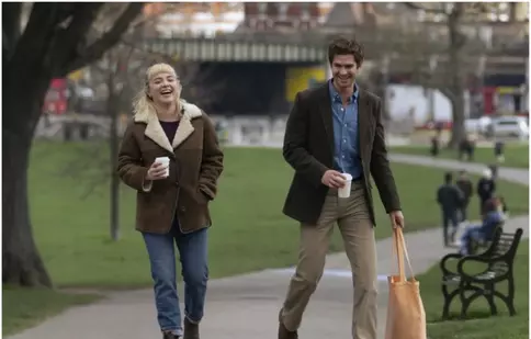 Filmul „E timpul să iubești” a ajuns în cinematografe. Ce știm despre noua peliculă cu Florence Pugh și Andrew Garfield