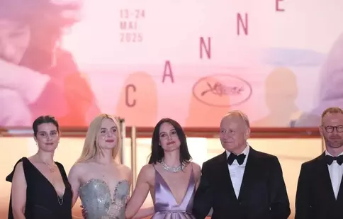 Cea mai ovaționată peliculă de la Cannes 2025. Sentimental Value a fost aplaudat timp de 19 minute. Povestea filmului care a cucerit juriul