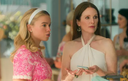 „Sirene” – O miniserie despre femei, putere și relații complexe, cu Julianne Moore și Milly Alcock, disponibilă din 22 mai pe Netflix