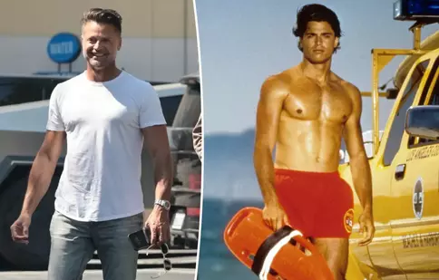 Cum arată și cu ce se ocupă astăzi David Charvet. Frumușelul din „Baywatch” nu mai e la prima tinerețe, dar continuă să cucerească fanele