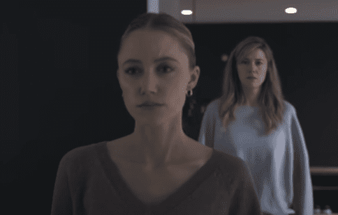 O nouă versiune a thirllerului „Mâna care împinge leagănul” ajunge pe Disney+. Cu ce diferă de original și cine face parte din distribuție