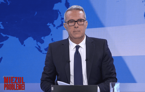 Cine este Adrian Bucur, prezentatorul emisiunii „Miezul problemei” de la Național TV. Are peste 25 de ani de experiență în televiziune