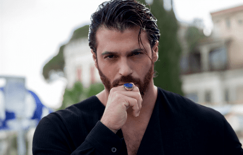 Can Yaman cucerește din nou presa internațională. Noua copertă care i-a impresionat pe fani
