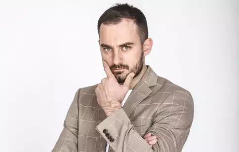 cine-este-conrad-mericoffer-noul-actor-din-distributia-adela.-ce-rol-va-juca-in-serial-4-e1651136175346