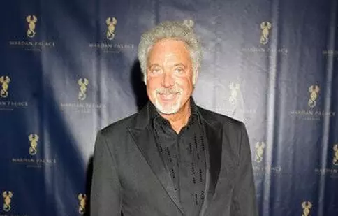 Tom Jones vrea să dea lovitura la Hollywood