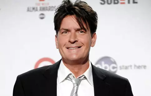 Charlie Sheen nu mai crede în tratamentele minune