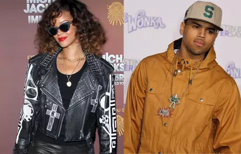 Rihanna şi Chris Brown îşi trimit mesaje