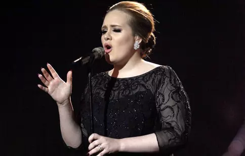 Adele cântă pe coloana sonoră a noului film cu James Bond