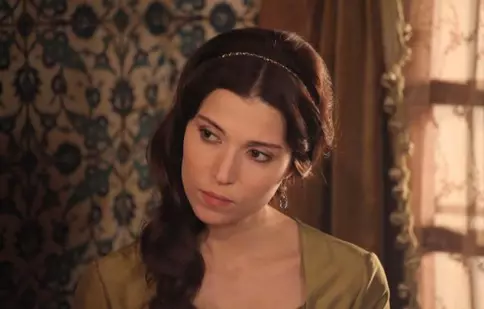 Sultana Hatice ameninţă că se sinucide, azi, în „Suleyman Magnificul”