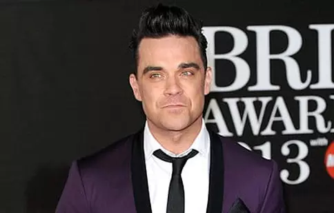 Robbie Williams vrea să-şi facă liposucţie