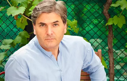 Mircea Radu se relaxează frământând pâine