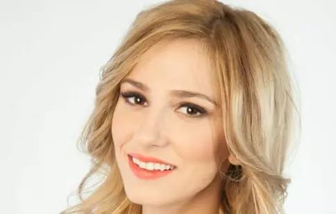 Dana Rogoz îşi aniversează ziua de naştere la Paris 