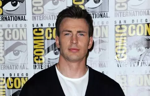 Chris Evans s-a despărţit de iubită