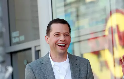 Fosta soţie a lui Jon Cryer vrea o felie din averea lui