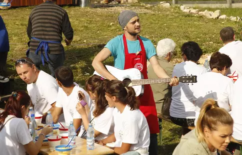 Vedetele de la "MasterChef" gătesc în vârf de munte