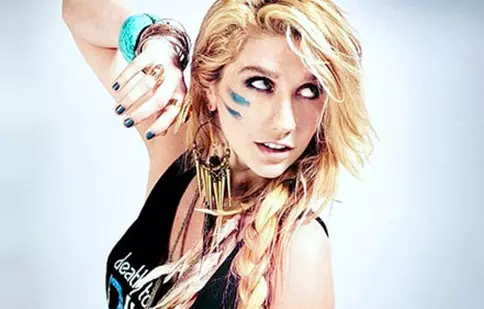 Ke$ha încearcă să scape de dependenţa de alcool