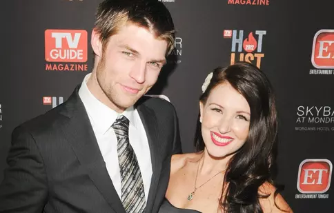 Liam McIntyre („Spartacus”) s-a căsătorit cu actriţa Erin Hasan
