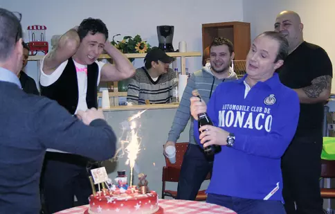 Grig Chiroiu, sărbătorit de “Trăsniţi” pe platourile de filmare 