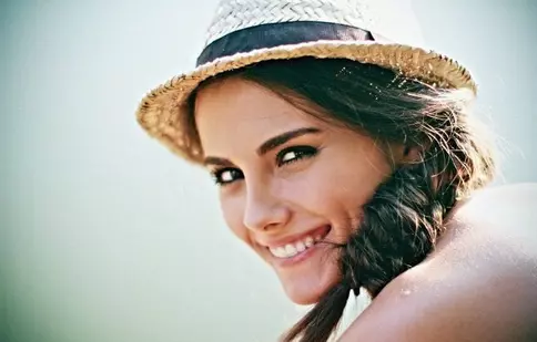 Nicolle Stănese prezintă finala Eurovision România 