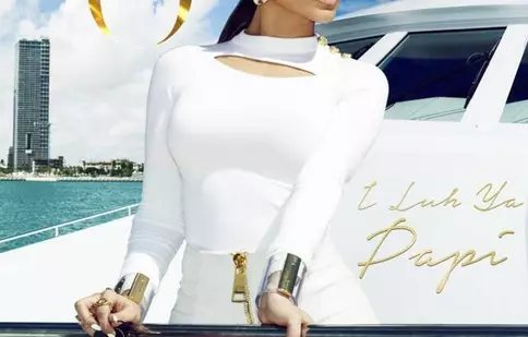Jennifer Lopez, înconjurată de bărbaţi frumoşi în cel mai recent clip