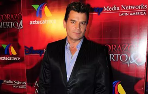 Actorul de telenovele Sergio Basañez se iubeşte cu un bărbat