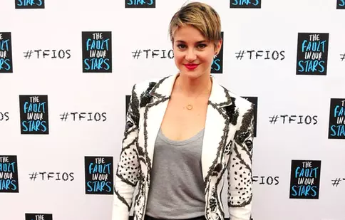 Shailene Woodley şi-a îngrămădit tot ce-i trebuie într-o valiză