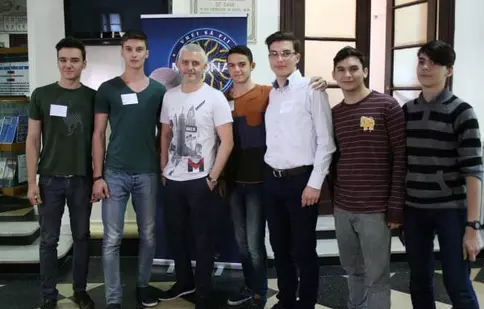 Preselecții pentru “Vrei să fii milionar?”: Virgil Ianţu caută milionari în liceele bucureştene