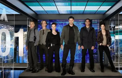Premieră: „Aproape oameni”, noul serial de la Universal Channel | VIDEO