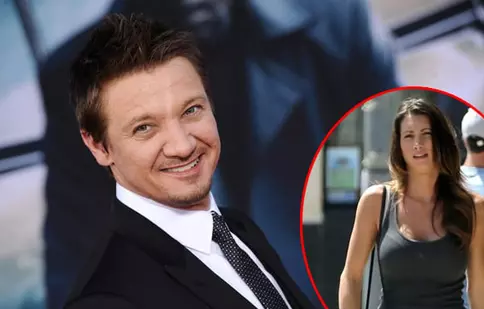  Jeremy Renner s-a căsătorit în secret