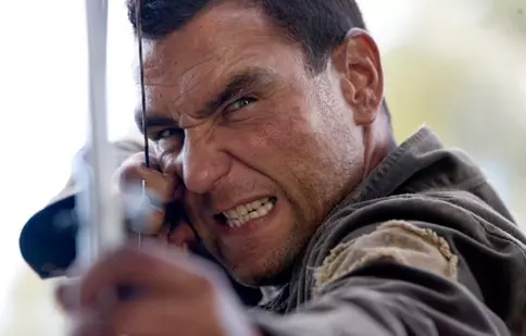 Vinnie Jones va juca rol negativ în serialul „Arcaşul”