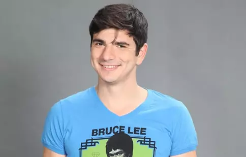 Cârcotașul Alex Bogdan și-a făcut debutul regizoral cu spectacolul „Happy End”