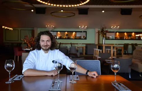Chef Florin Dumitrescu gătește în scop caritabil