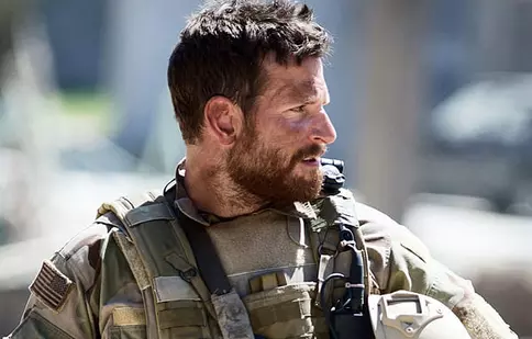 Bradley Cooper a consumat 8.000 de calorii/zi pentru „American Sniper”