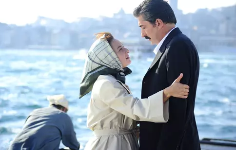 Ayça Bingöl, Cemile din “Trădarea”, a renunţat la chimie pentru actorie
