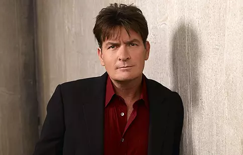 Charlie Sheen plăteşte 110.000 dolari/lună pensie alimentară