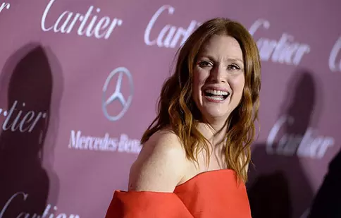Julianne Moore face pe dădaca pentru copiii colegilor