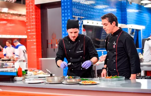 FOTO: Finala ”Hell’s Kitchen – Iadul bucătarilor” aduce o cerere în căsătorie