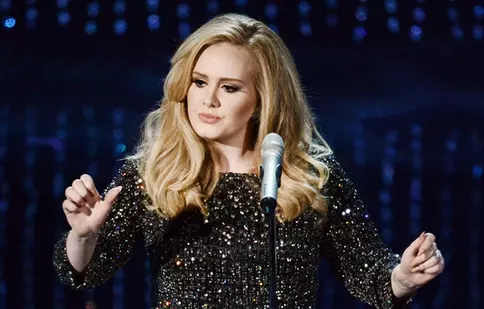 Adele negociază cu BBC pentru un show tv