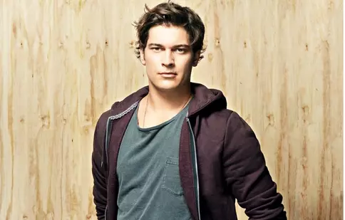 Çağatay Ulusoy („Yaman” - Kanal D) ia lecţii de pian