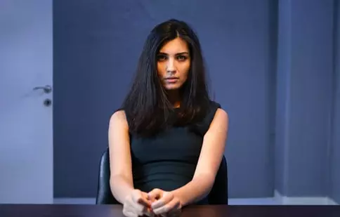 Tuba Büyüküstün vine la Euforia într-un serial nou-nouț