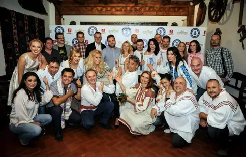 Trăsniţii au sărbătorit Recordul Mondial în stil tradiţional