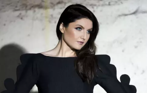 Crush şi Alexandra Ungureanu au lansat single-ul „C'est la vie”